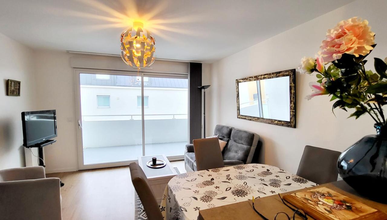 Appartement Moderne Finement Decore Avec Balcon A Vannes Centre Exterior photo
